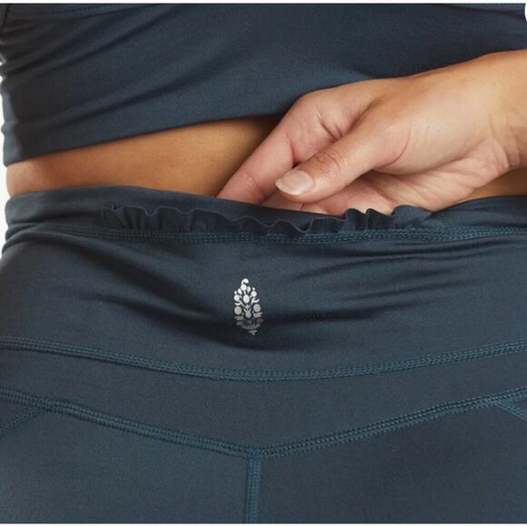 Free People FP Movement Stay Centered Capri Yoga Leggings Deep Dive Sz L $78 - Picture 4 of 15